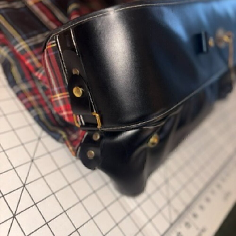 Vintage Tartan Plaid Hanging Suit Garment Bag - Leather Handle Original Hardware - Picture 6 of 12